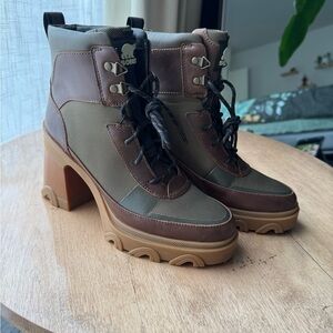 Sorel Women's Brown and Tan Heeled Boots